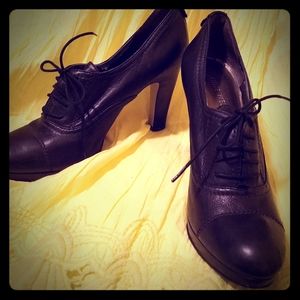 Nine West Oxfords size 8.5